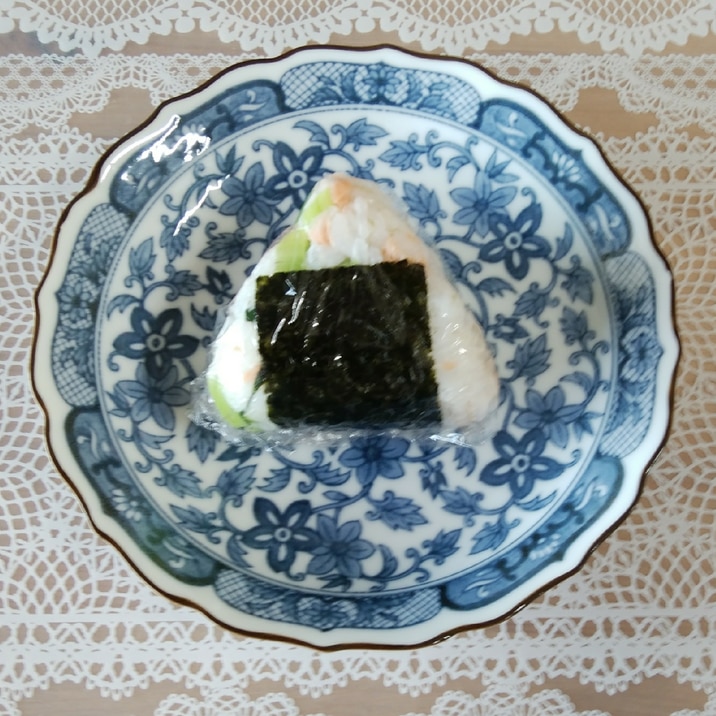 鮭と小松菜と梅のおにぎり